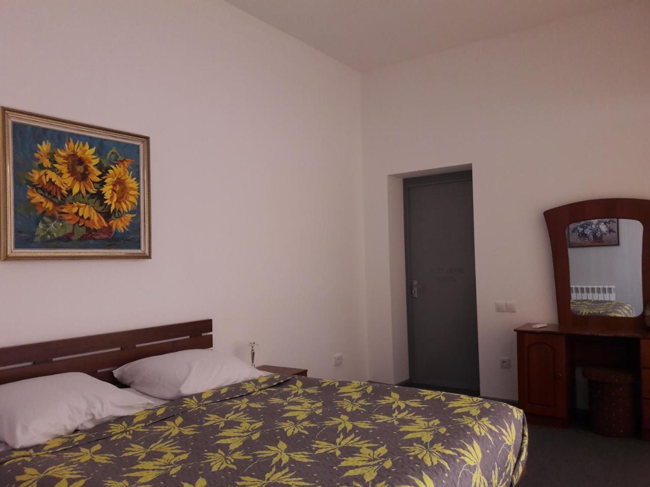 Jules Verne Hostel Ташкент Екстер'єр фото