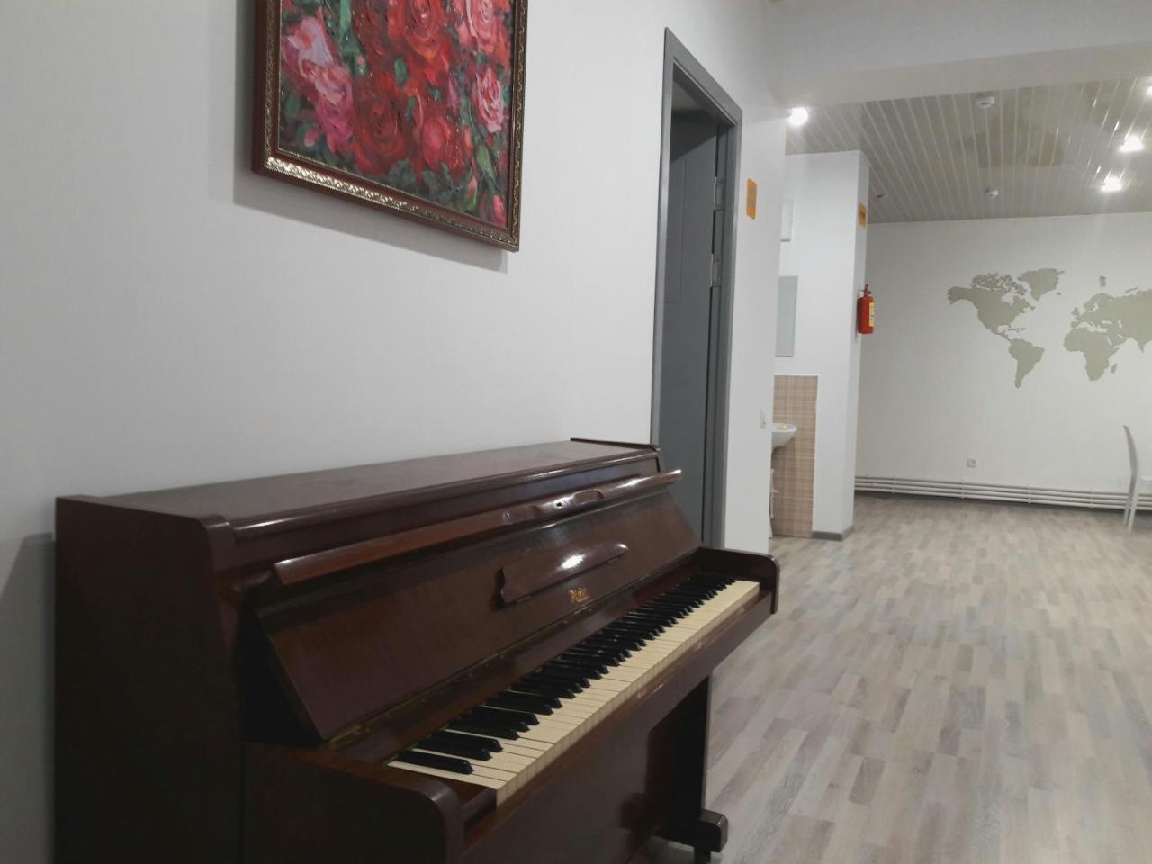Jules Verne Hostel Ташкент Екстер'єр фото